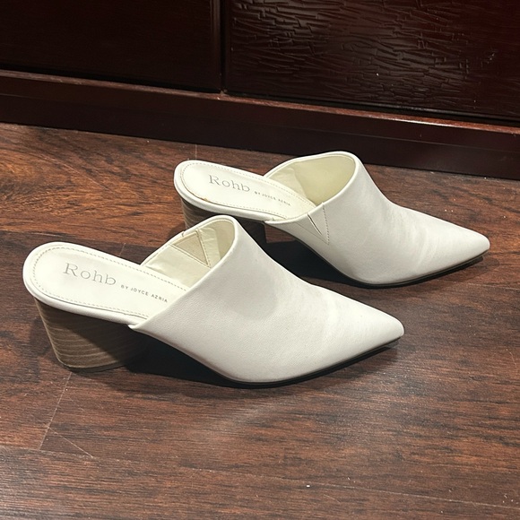 Rohb by Joyce Azria white pointy toe slides - Picture 2 of 4